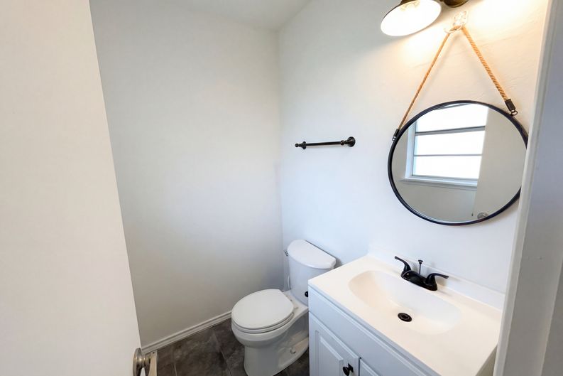 Photo 9 of 17 of 8541 Strathmore Dr, Dallas, TX
