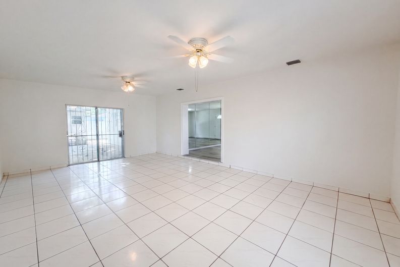 Photo 8 of 20 of 4403 NW 202nd St, Miami Gardens, FL