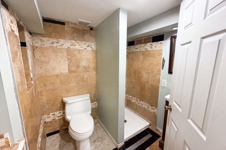 Photo 16 of 27 of 2591 Aldine St, Roseville, MN