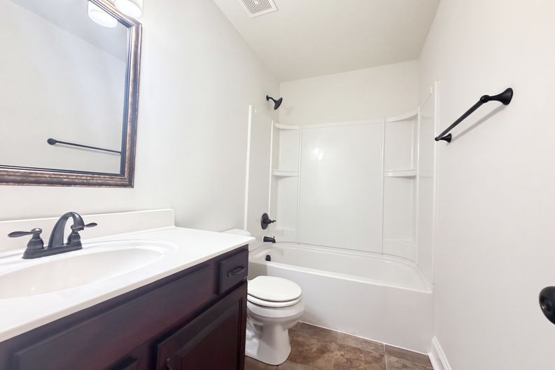 Photo 9 of 13 of 671 Fox Trail Ct, Clarksville, TN
