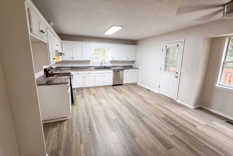 Photo 12 of 33 of 1253 4th Way, Pleasant Grove, AL
