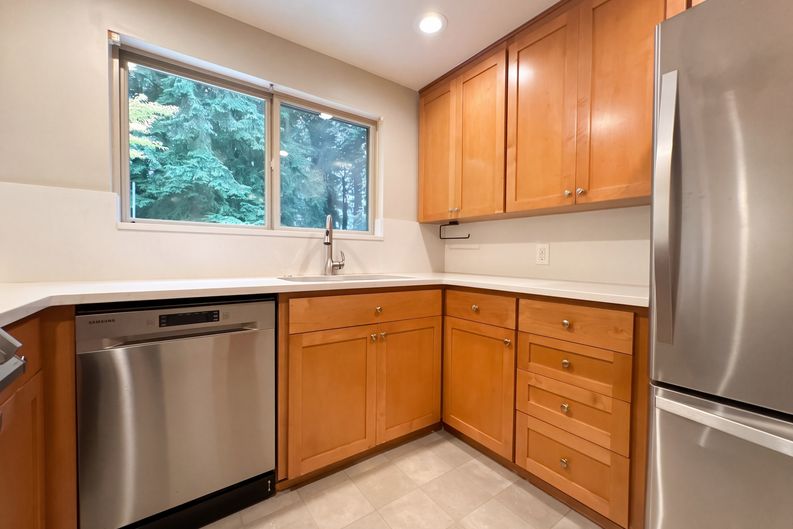 Photo 7 of 25 of 10401 NE 130th St, Kirkland, WA