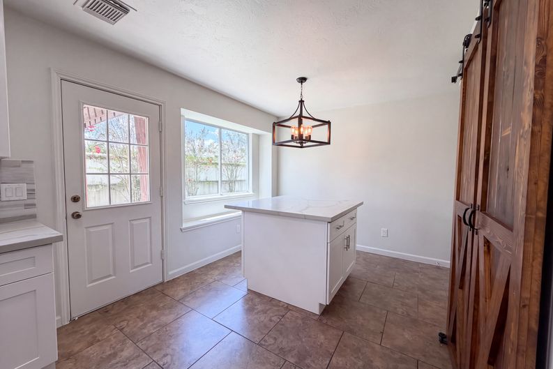 Photo 7 of 25 of 4519 S Ridgewalk Dr, Houston, TX
