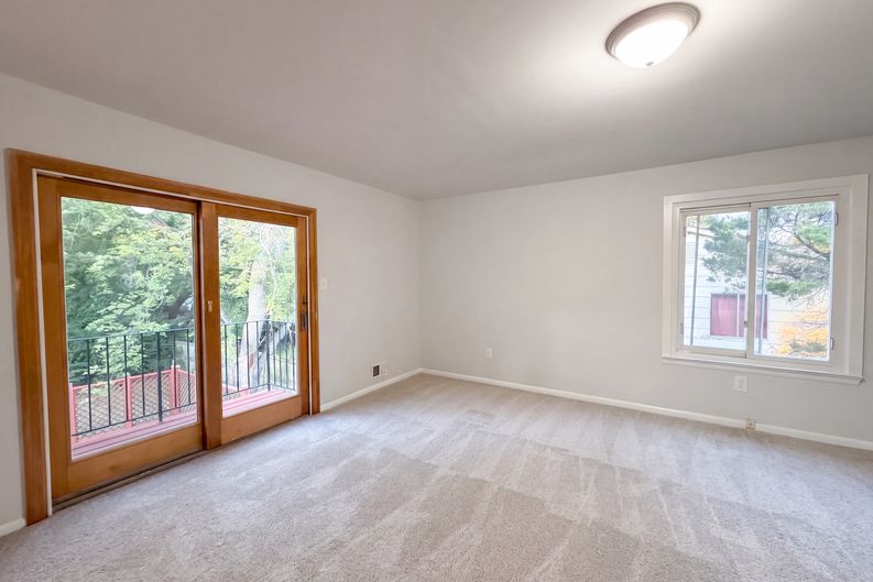 Photo 11 of 28 of 662 Herndon Pkwy, Herndon, VA