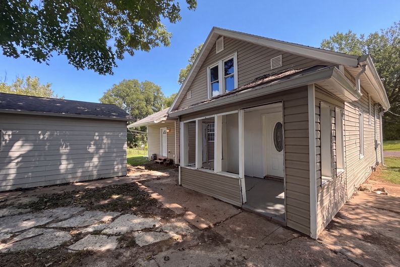 Photo 5 of 23 of 6941 Willing St, Barnhart, MO