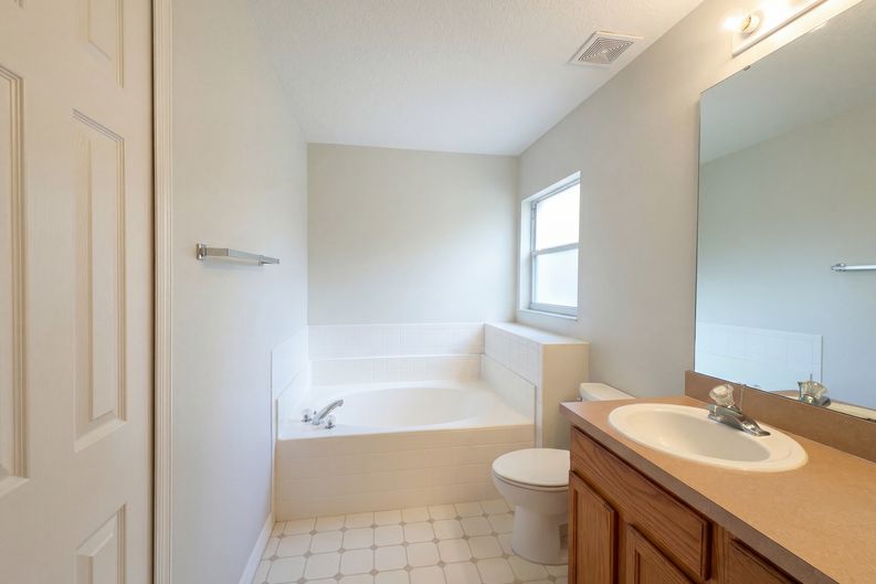 Photo 12 of 24 of 1021 Dekleva Dr, Apopka, FL