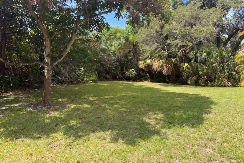 Photo 29 of 30 of 3123 SE Quanset Cir, Stuart, FL