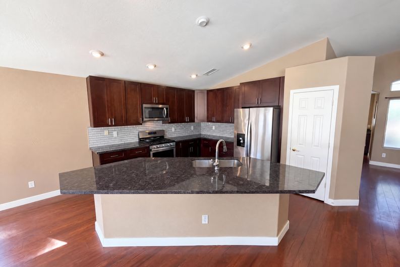 Photo 12 of 37 of 11787 S 174th Ave, Goodyear, AZ