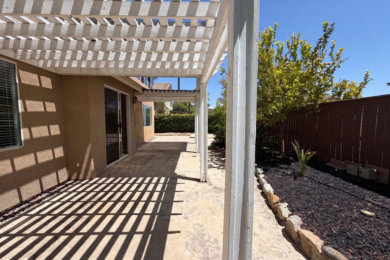 Photo 5 of 21 of 27801 Canyon Hills Way, Murrieta, CA