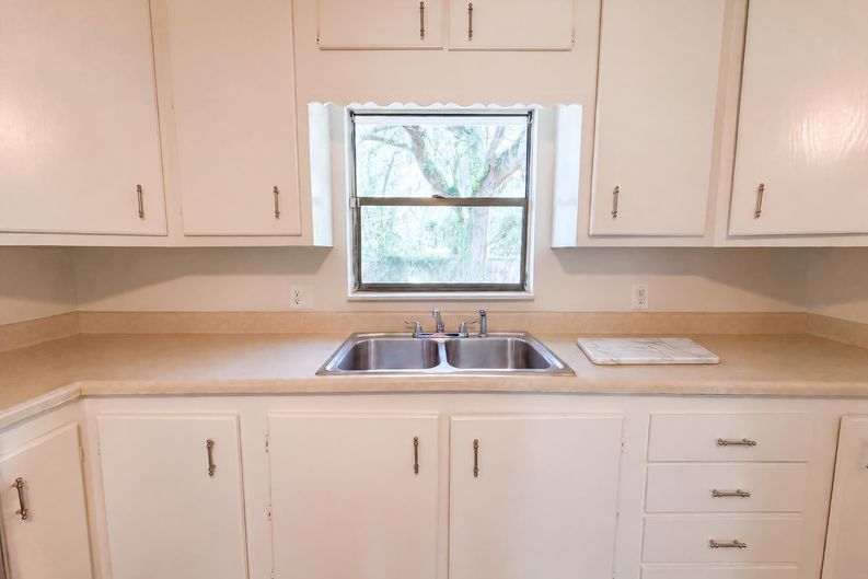 Photo 11 of 24 of 7023 Shindler Dr, Jacksonville, FL