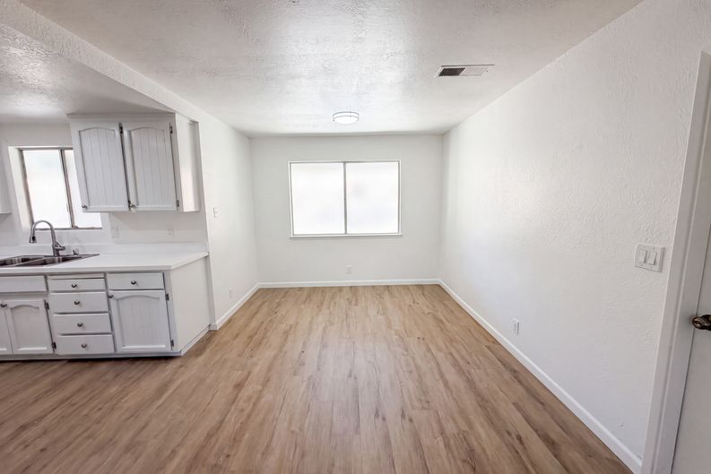 Photo 11 of 29 of 6041 Thornicroft Dr, Valley Springs, CA