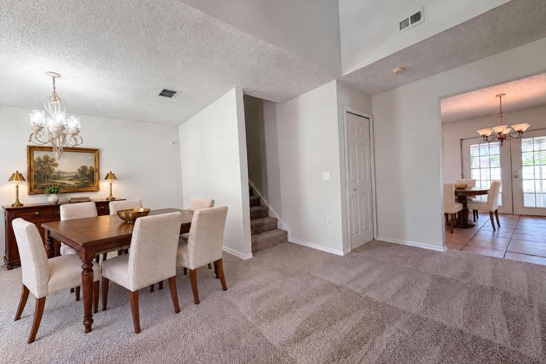 Photo 7 of 26 of 2158 Willesdon Dr W, Jacksonville, FL