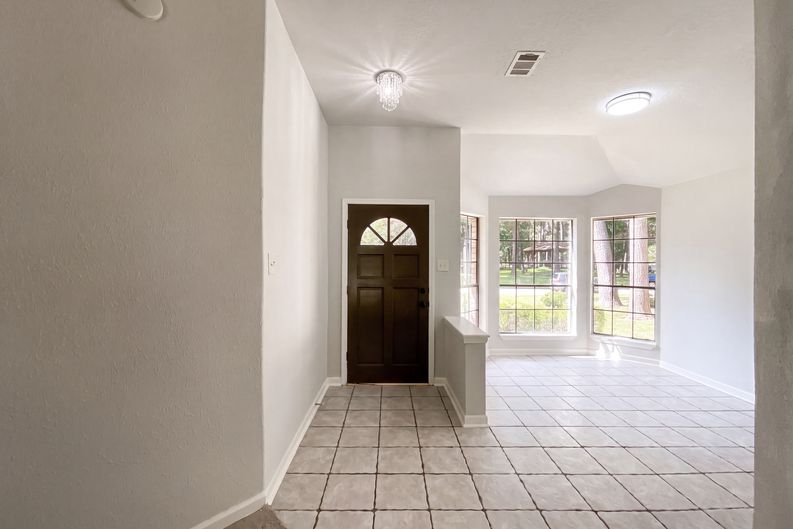Photo 13 of 16 of 4911 Creek Shadows Dr, Kingwood, TX