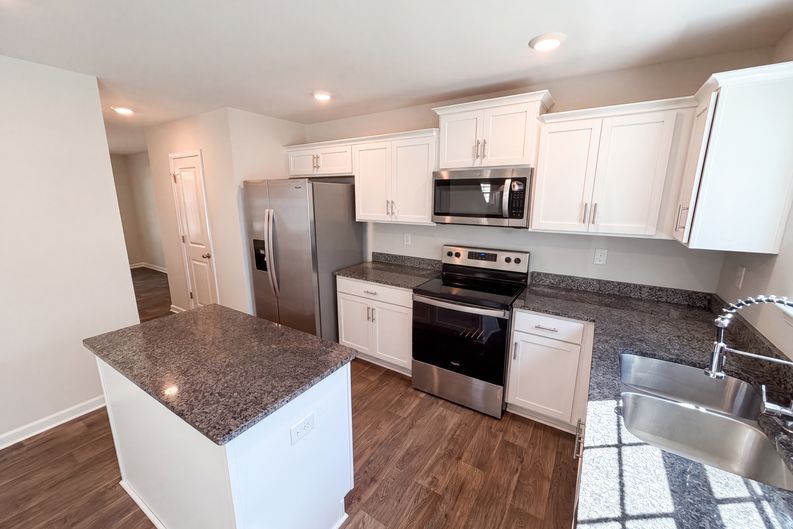 Photo 10 of 26 of 2014 Tarzi Ln, Charlotte, NC