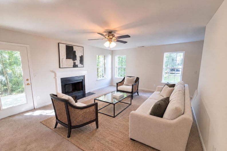 Photo 8 of 28 of 8902 Woodland Hills Rd, Charlotte, NC