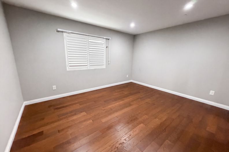 Photo 4 of 22 of 1138 S St Andrews Pl, Los Angeles, CA