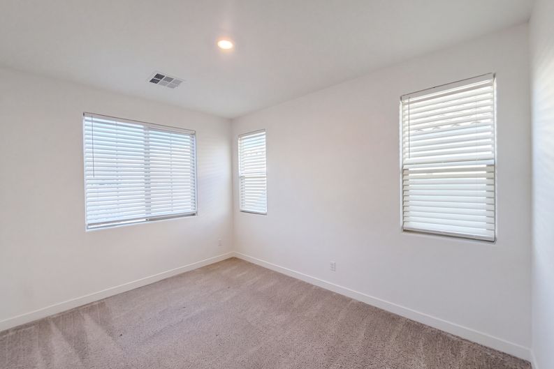 Photo 18 of 40 of 446 Royal Palms Ln, Mesquite, NV