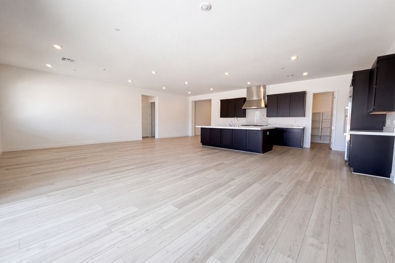Photo 6 of 32 of 8289 Warbonnet Way, Las Vegas, NV