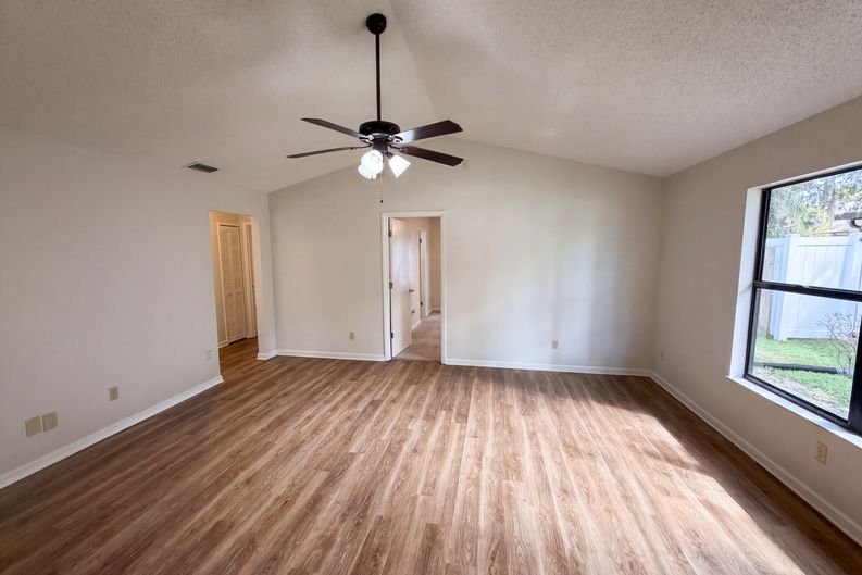 Photo 10 of 25 of 10033 Creekwater Blvd, Orlando, FL