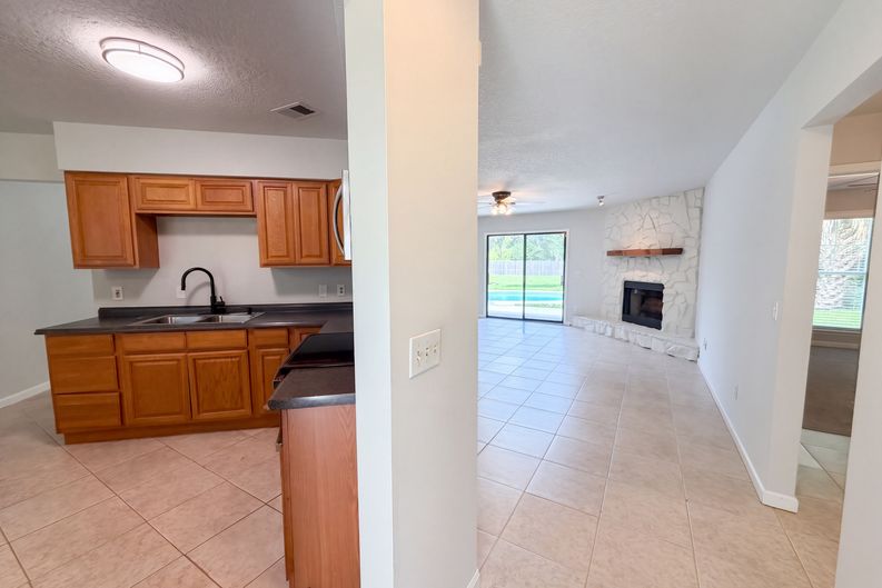 Photo 8 of 23 of 10441 Old Plank Rd, Jacksonville, FL
