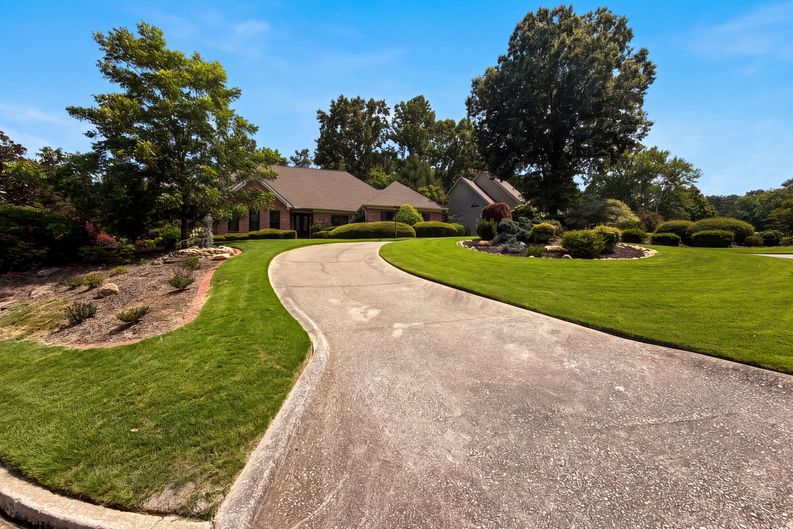 Photo 15 of 39 of 135 N Clublands Ct, Johns Creek, GA