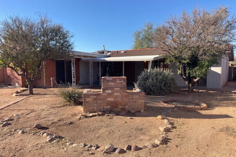 Photo 5 of 34 of 3308 E Silverlake Rd, Tucson, AZ