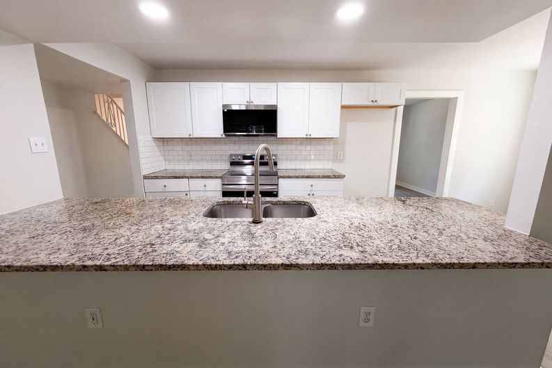 Photo 7 of 20 of 3969 Lost Creek Dr, Dallas, TX