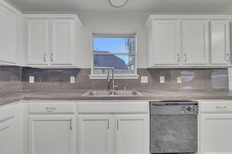Photo 14 of 23 of 10623 Redwood Dr, Baytown, TX