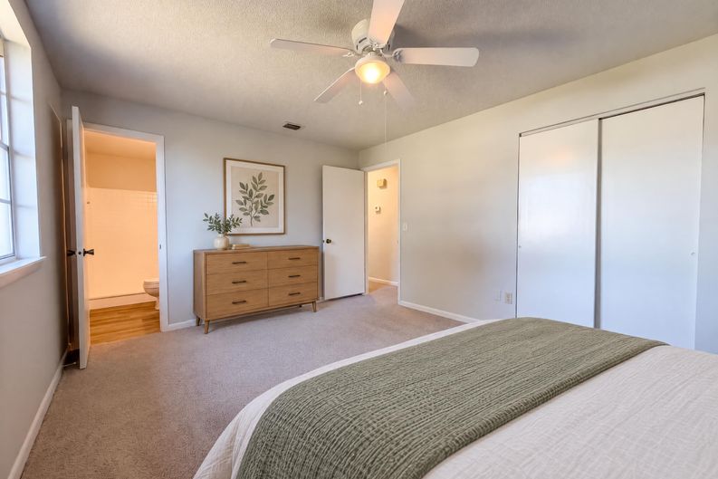 Photo 4 of 21 of 8965 Grampian Dr N, Jacksonville, FL