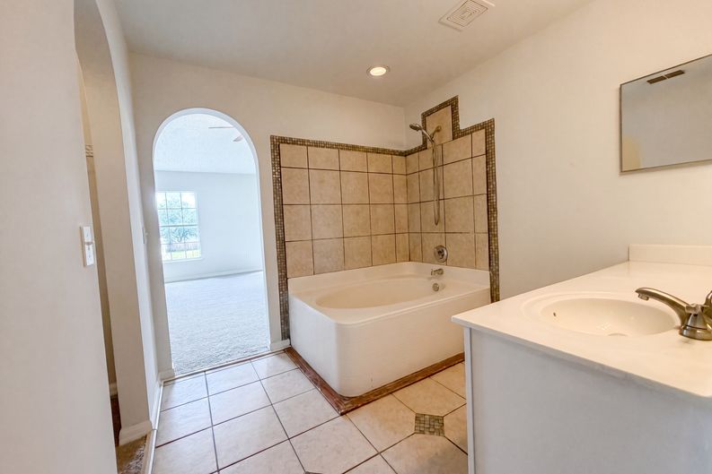 Photo 22 of 26 of 2158 Willesdon Dr W, Jacksonville, FL
