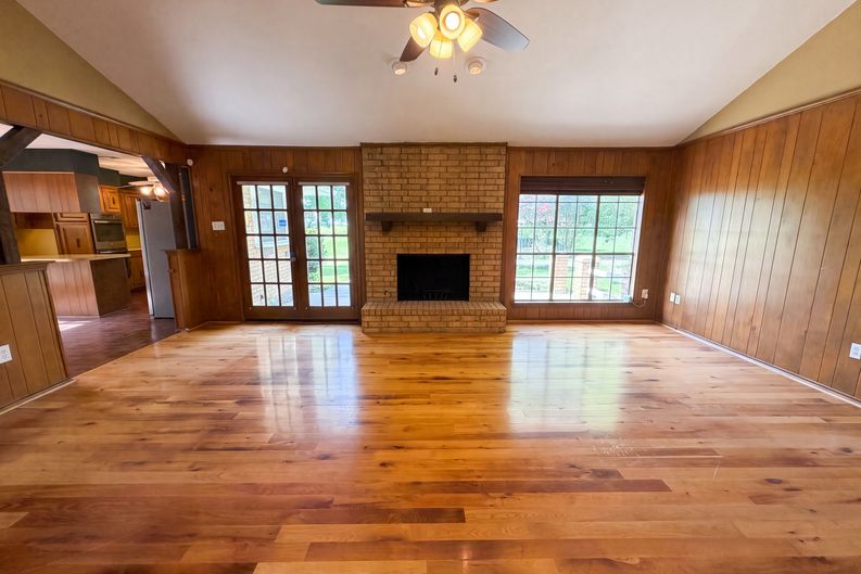 Photo 3 of 20 of 100 Dubb Ln, Red Oak, TX