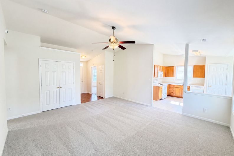 Photo 3 of 19 of 10215 Orchard Grass Ct, Charlotte, NC