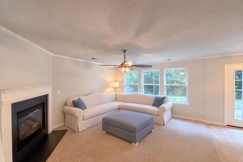Photo 8 of 18 of 2502 Harwood Hills Ln, Charlotte, NC