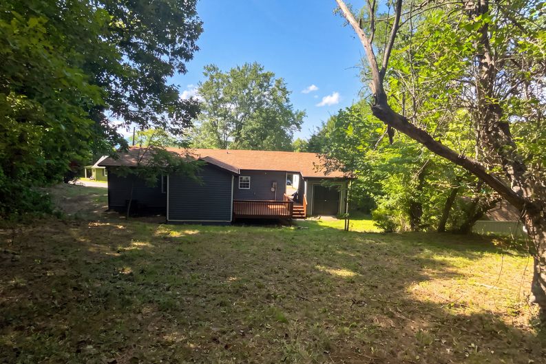 Photo 18 of 21 of 915 Kenham Pl, Lenoir, NC