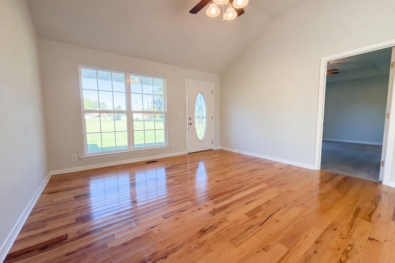 Photo 3 of 12 of 205 Woods Rd, Portland, TN