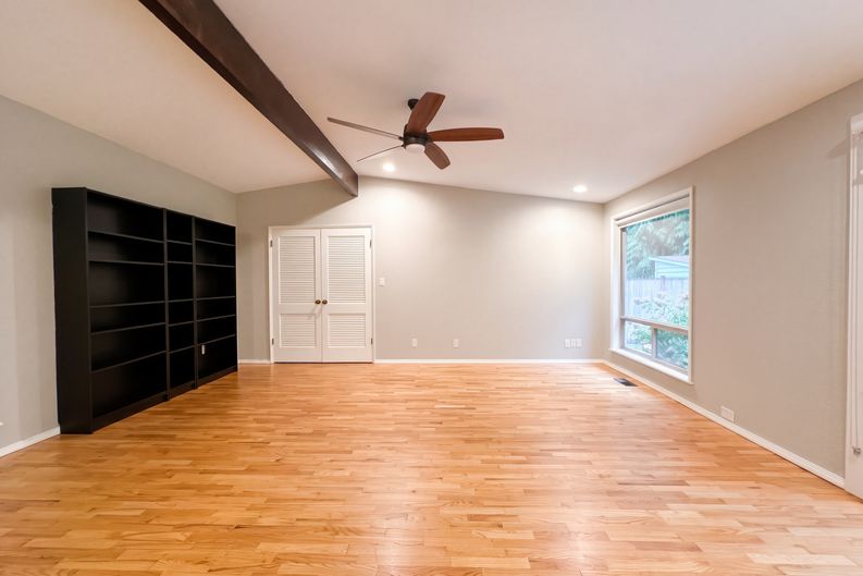 Photo 12 of 25 of 10401 NE 130th St, Kirkland, WA