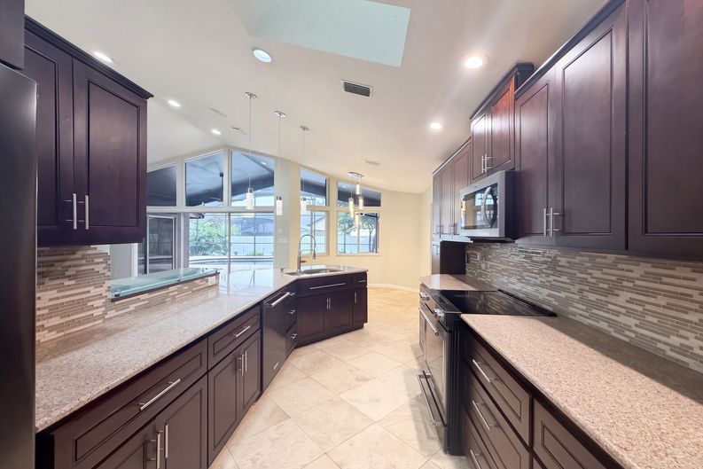 Photo 6 of 30 of 455 Longmeadow Ln, Longwood, FL