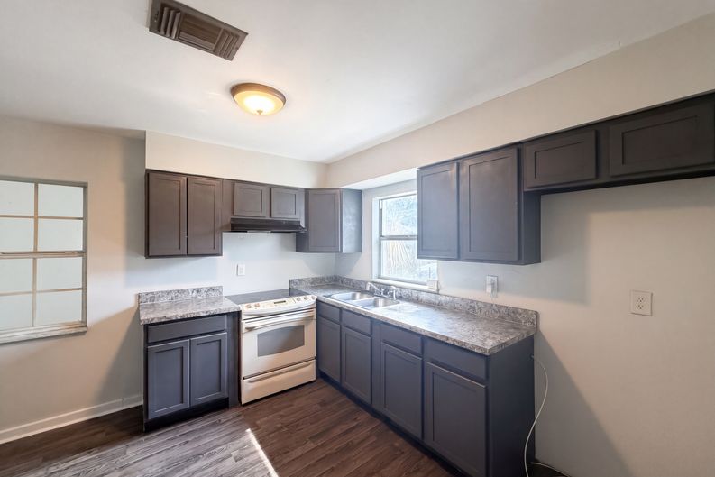 Photo 3 of 14 of 1100 Carefree Cove Dr, Winter Haven, FL