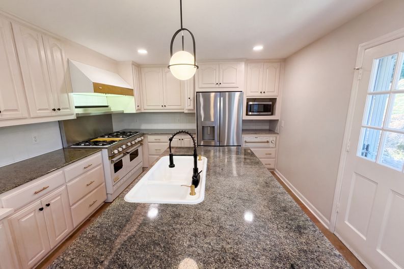 Photo 27 of 41 of 1030 McLaughlin Dr, Charlotte, NC