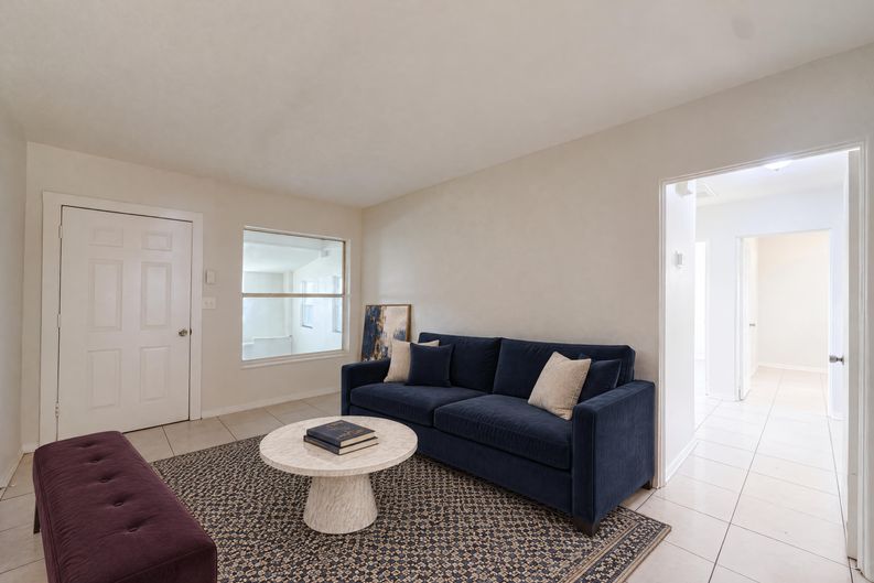 Photo 3 of 22 of 7916 Endive Ave, Tampa, FL