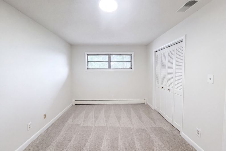 Photo 7 of 21 of 1580 W Cloaninger Ave, Statesville, NC