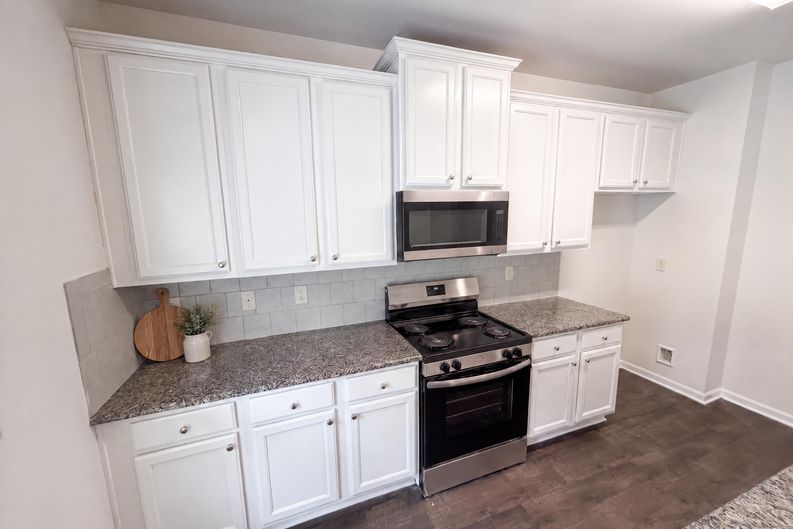 Photo 10 of 41 of 821 Walnut Woods Dr, Braselton, GA