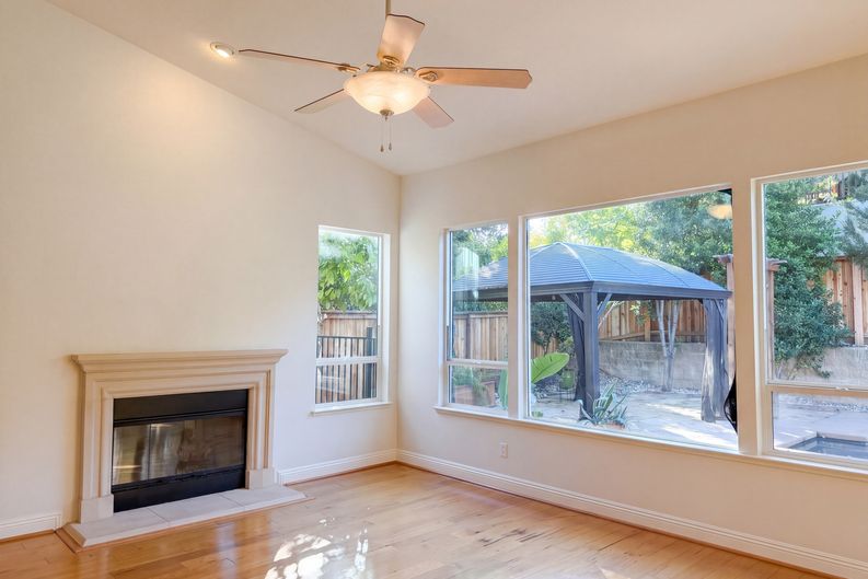Photo 3 of 51 of 1401 Grey Owl Cir, Roseville, CA