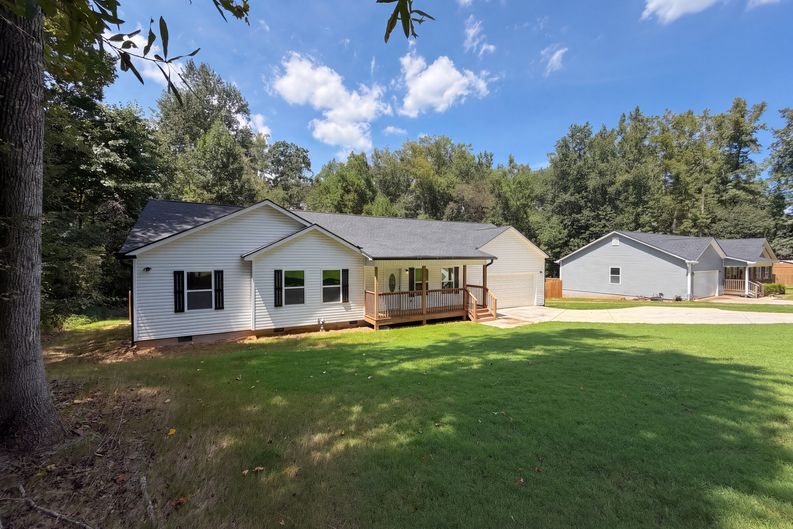 Photo 18 of 21 of 201 Deerfield Ln, Carrollton, GA