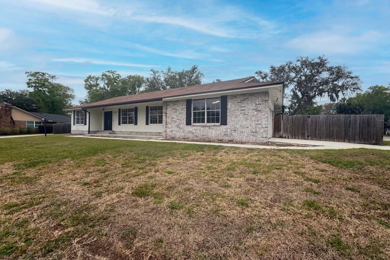 Photo 15 of 22 of 606 Gulfstream Trl S, Orange Park, FL