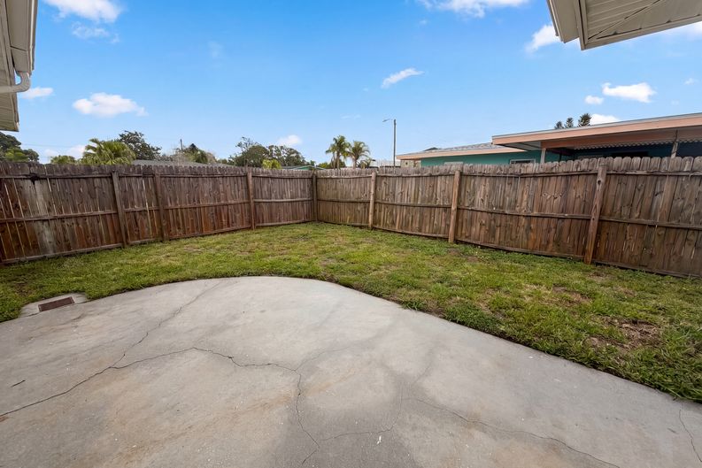 Photo 17 of 19 of 567 Baywood Dr N, Dunedin, FL