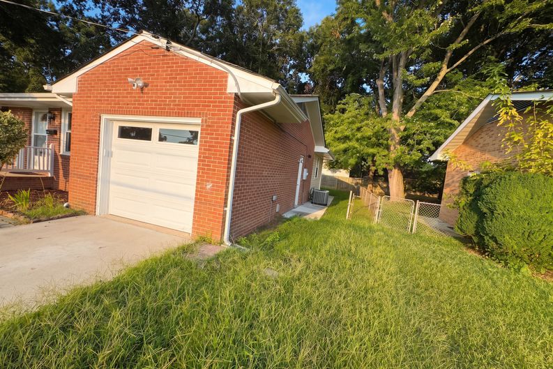 Photo 16 of 17 of 885 Lucas Creek Rd, Newport News, VA