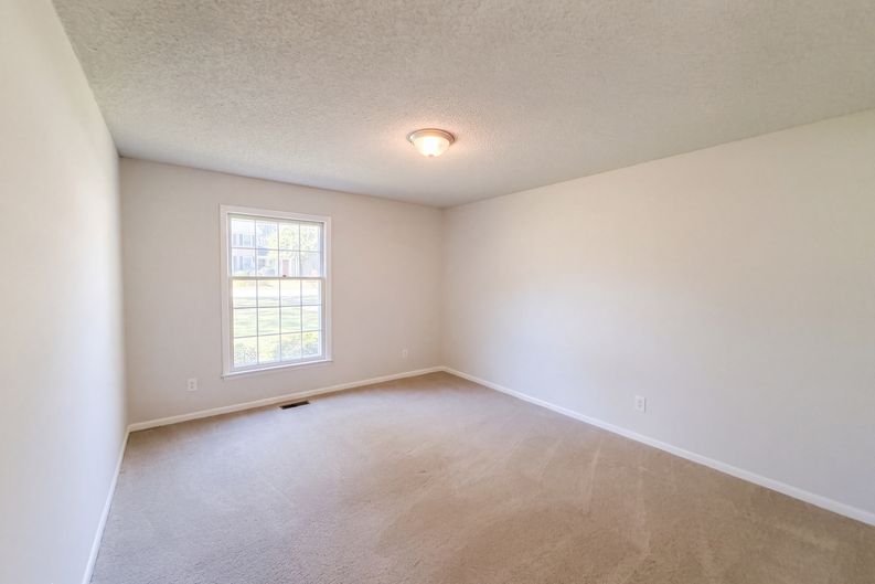 Photo 13 of 20 of 2101 Fordham Dr, Fayetteville, NC