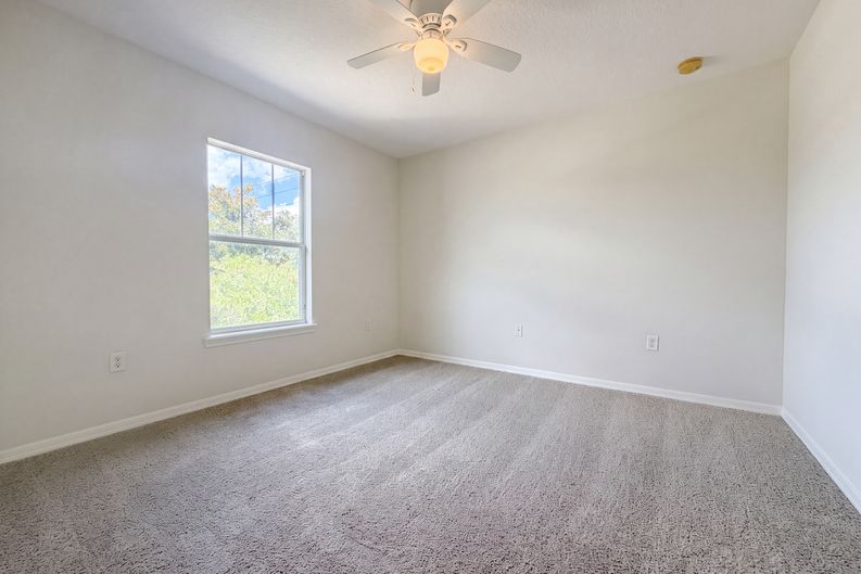 Photo 4 of 32 of 8331 Golden Bamboo Dr, Jacksonville, FL