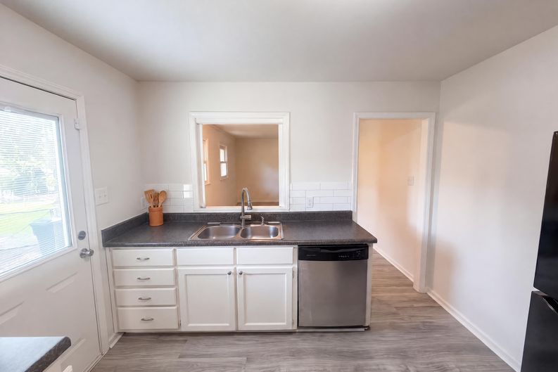 Photo 6 of 18 of 509 Greenbriar Rd, Greensboro, NC